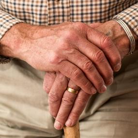 Un nuevo instrumento evalúa la atención a los mayores en las residencias - Investigación, Sociedad