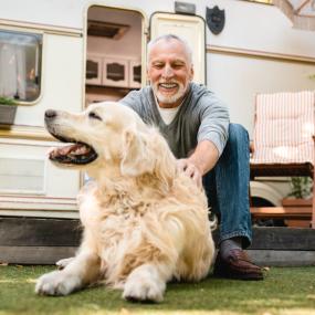 El papel de las mascotas en la vida de las personas mayores: Un vínculo que cura - CENIE