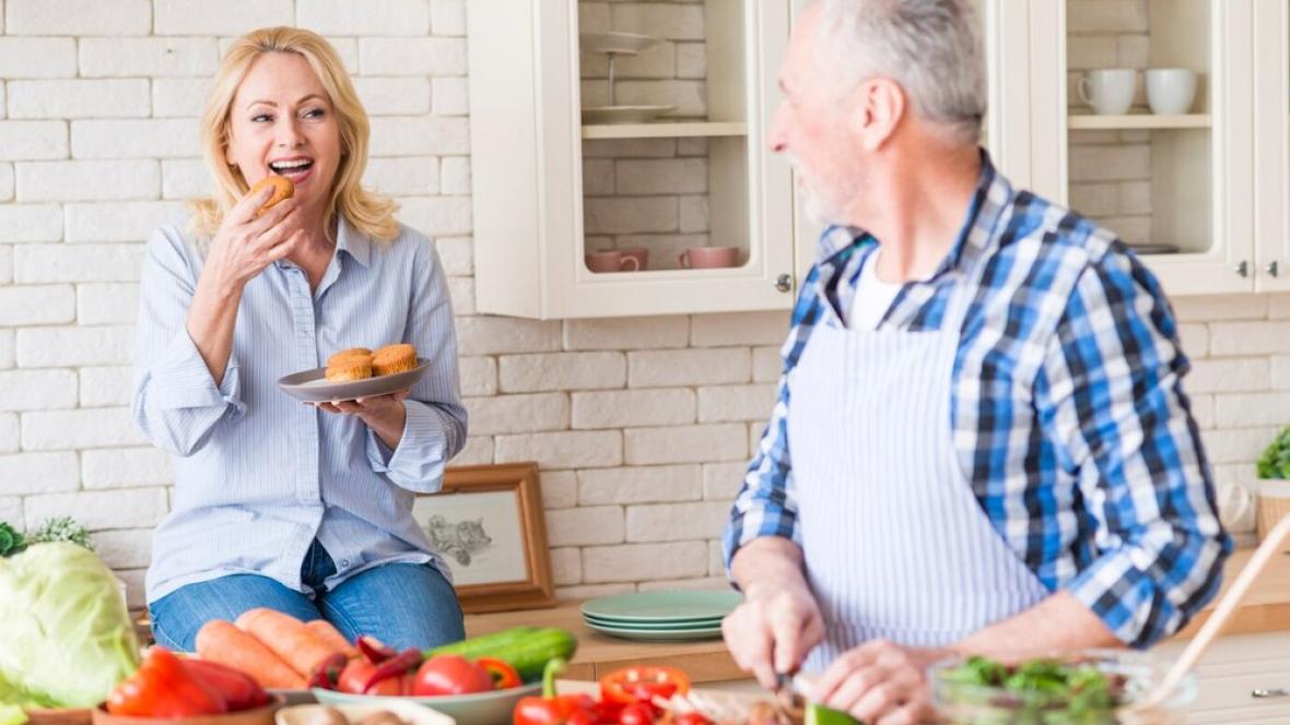 El impacto de la alimentación y el estilo de vida en el envejecimiento saludable: consejos prácticos para una vida más larga y activa.